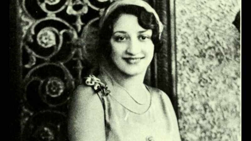 But when Giancana's wife died, all that changed
