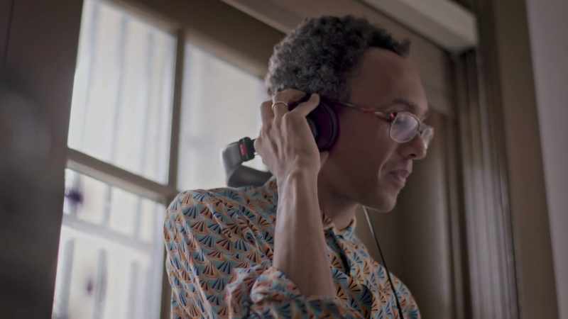 �� But now I'm leaving quickly Before she come and try to get me... ♪