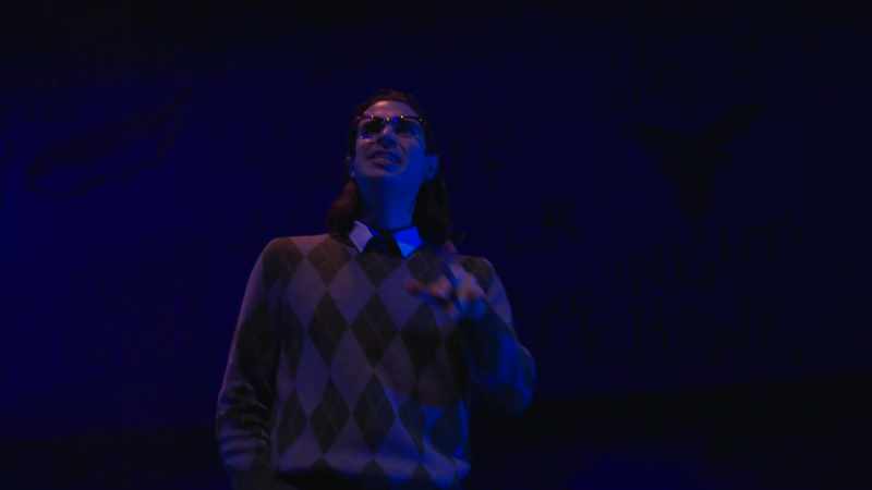�� But is that who I think I am ♪