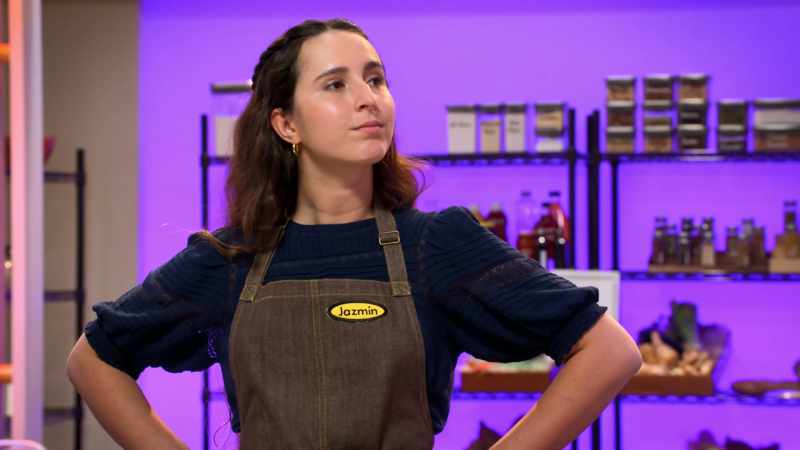 (buzzer stops) -CHEFFY (on speaker): Hiya, chefs