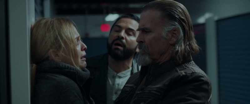 Calm the fuck down, lady. - I can't be inside a space that small