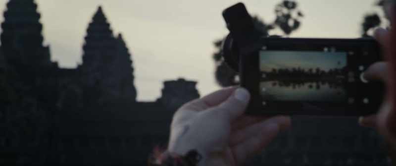 (camera clicking)