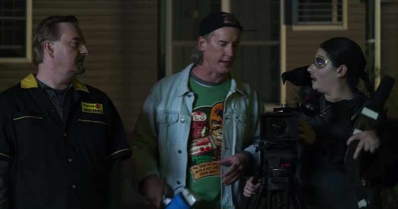 Can you guys wait in the video store? I'll run the camera