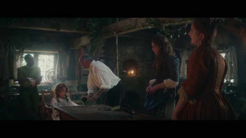 Can you help get Lady Georgiana onto the table, please?
