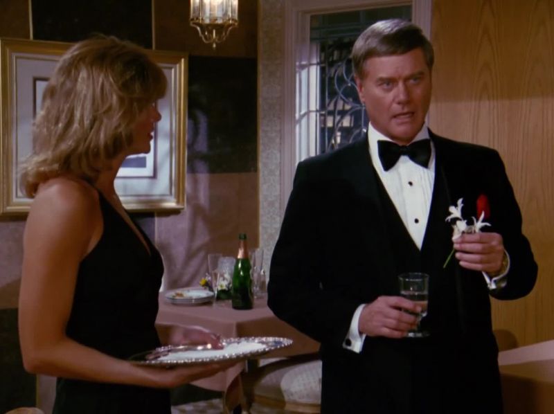 Can I bring you something? - No, thank you, Cassie