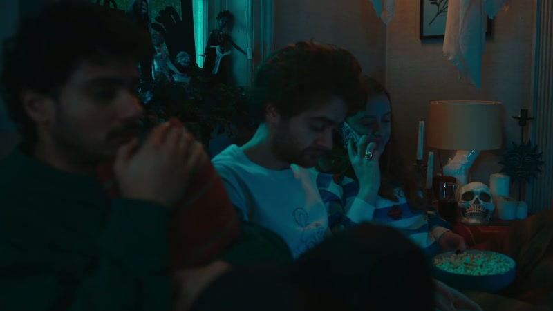 Can I call you back? - Wait for me. I'm almost home