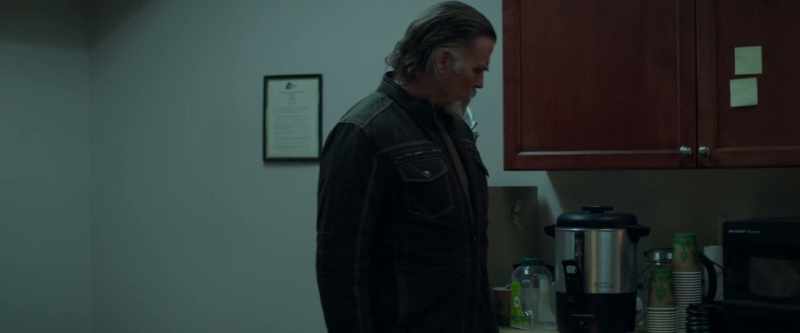 Can I offer you some coffee? - Sure. Mel, coffee?