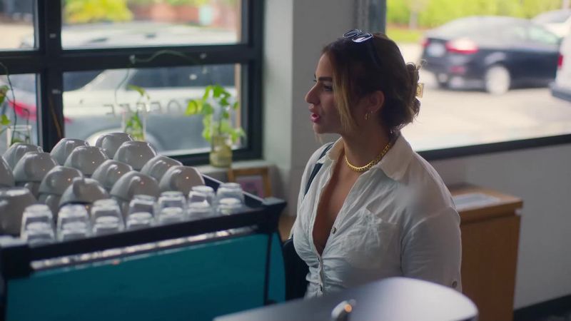 Can I please get an iced matcha latte with oat milk?