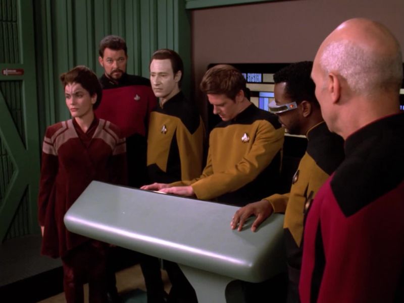Can you lock on to the exocomps? - I'm trying, sir