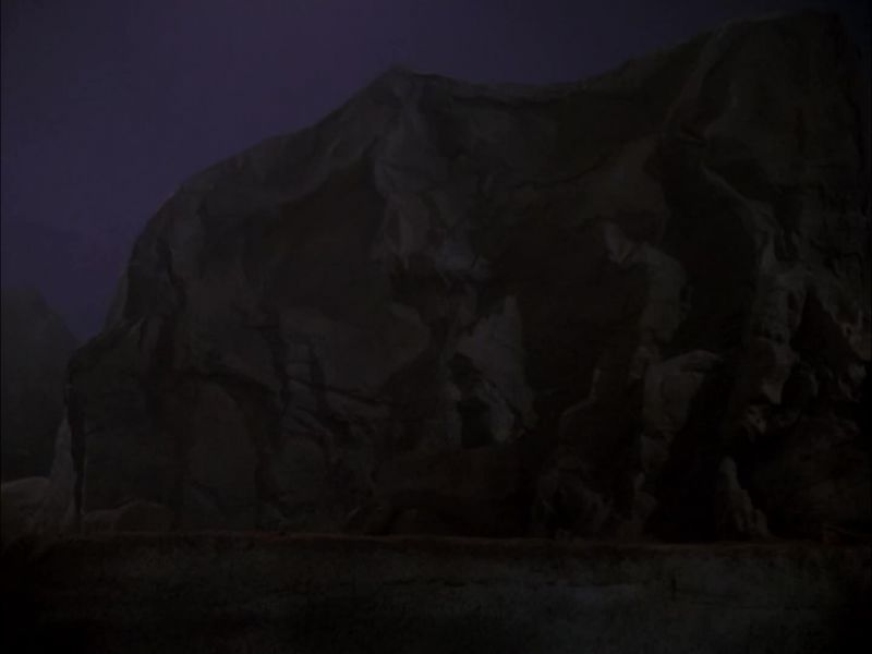 Captain, this ridge extends for a kilometre in either direction