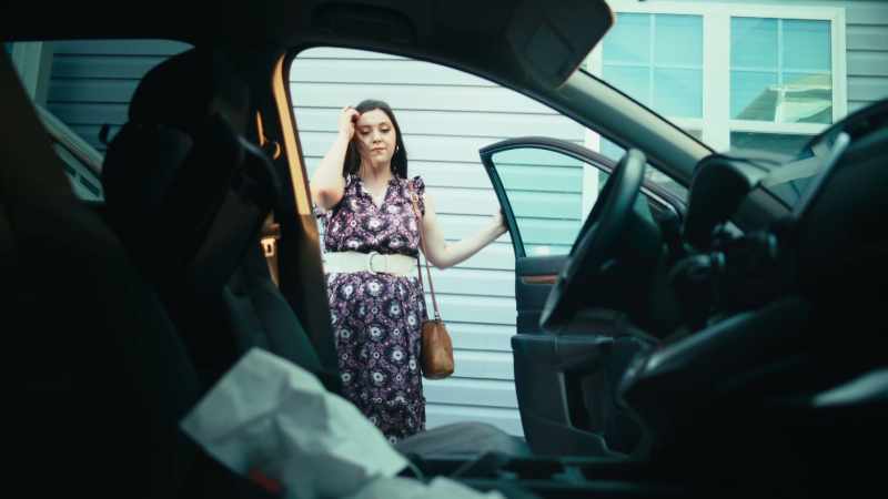 (car beeping) (Izzy sighing)