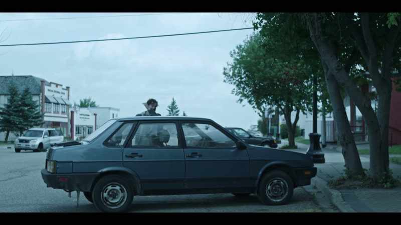 [car buzzing]