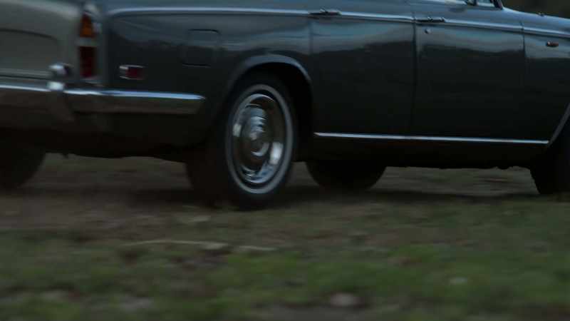 (car engine revs)