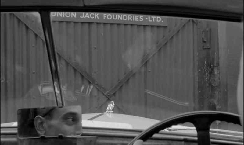 (Car horn)