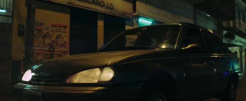 (car rumbling)