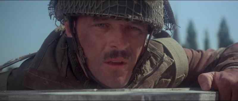 CARLYLE: All down ! Take cover!