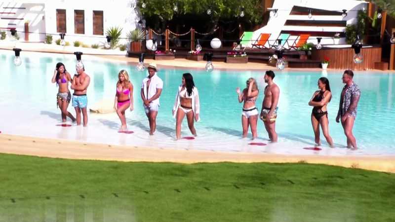 CAROLINE: If you fancy Scott, step forward now