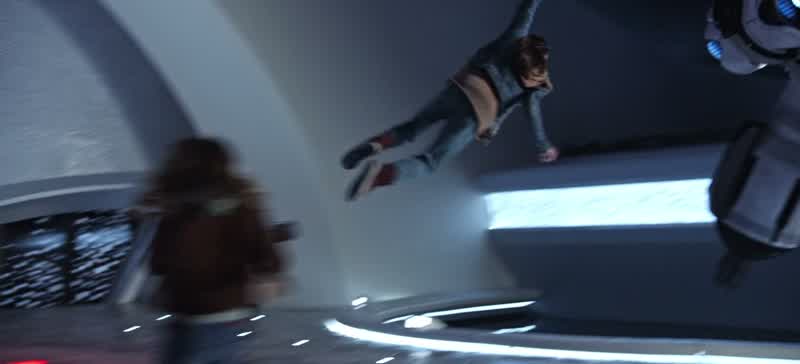 Casey! The bomb! Get on the platform!