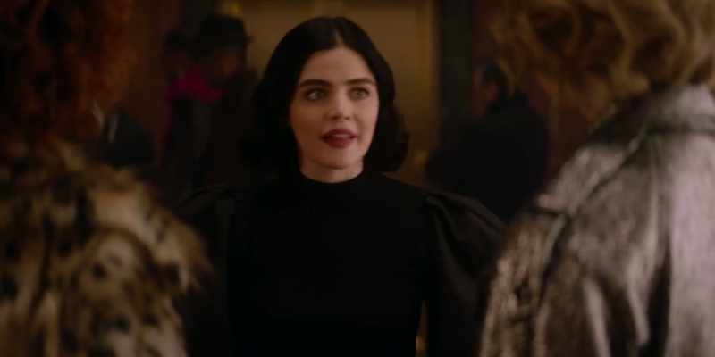 Casey Wilson hates corsets, and Amanda