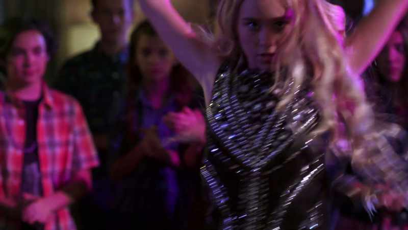 �� Catch me on the floor sitting way up high ♪