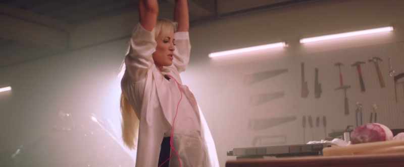�� 'Cause every time he pulls me in ♪