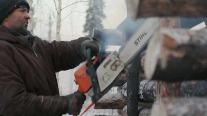 (chainsaw revving)