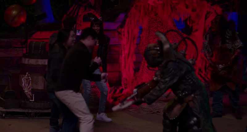 (CHAINSAW WHIRRING) - (WOMAN SCREAMS)