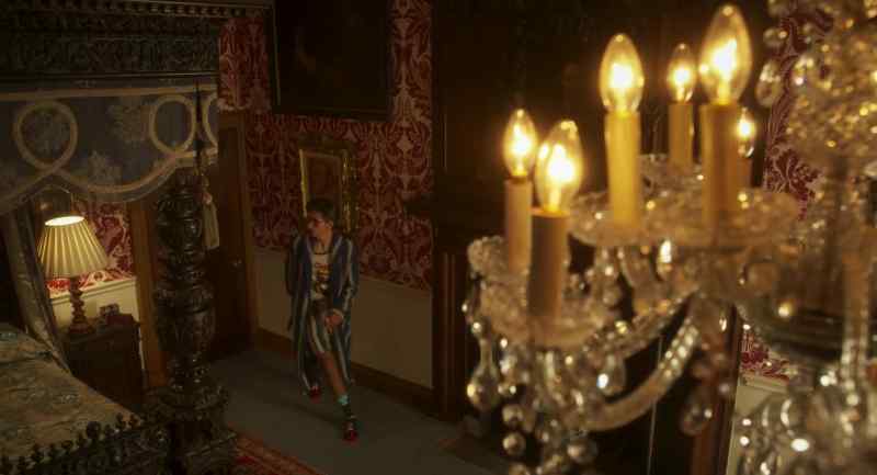 [chandelier tinkles]