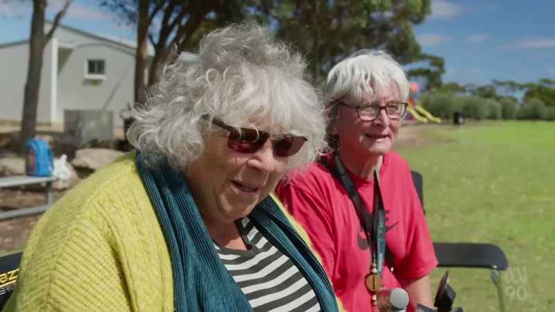 (CHEERING)