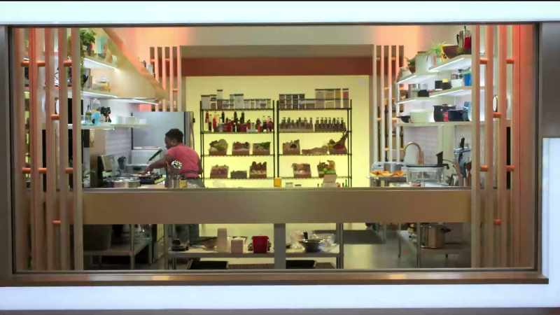 CHEFFY: Chefs, one minute left