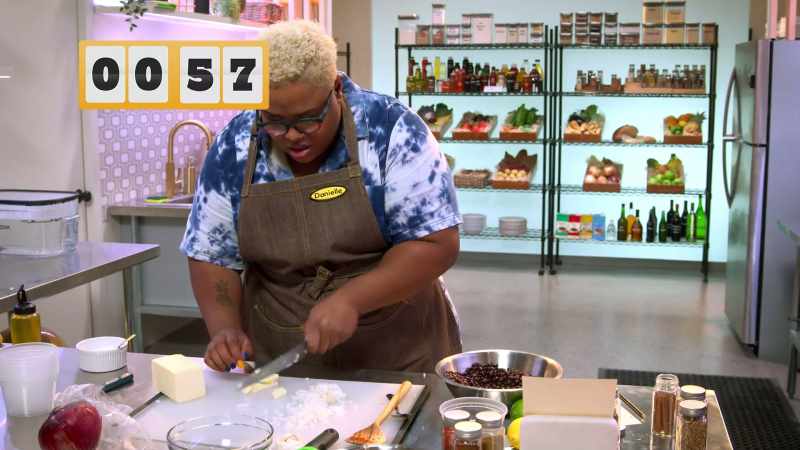 CHEFFY (on speaker): Chefs, just one minute left until you swap