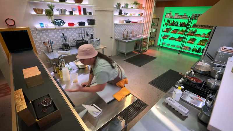 CHEFFY: What's in the gold box?!