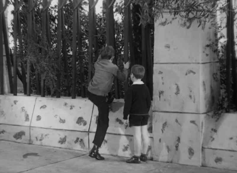 (children chattering)