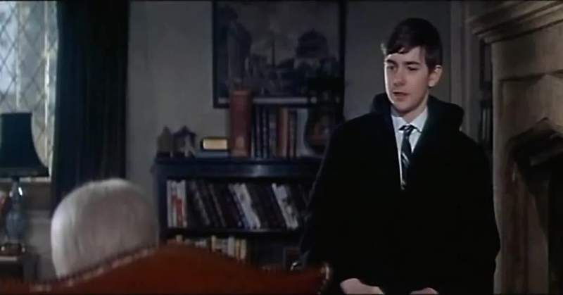 Chippings' waiting for his wife