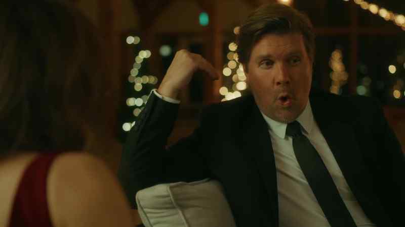 [Chloe chuckles] -Whoa. [chuckles]