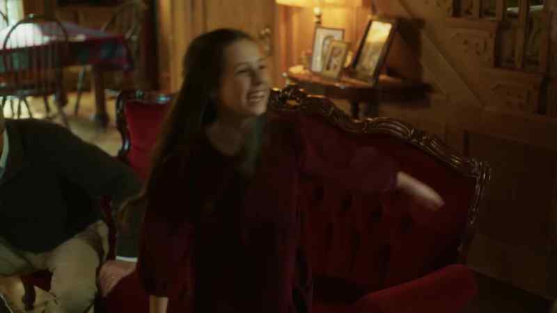 CHLOE: Hey! [gasps]