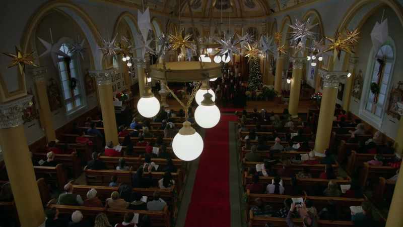 [choir singing] ♪ O, holy night! ♪