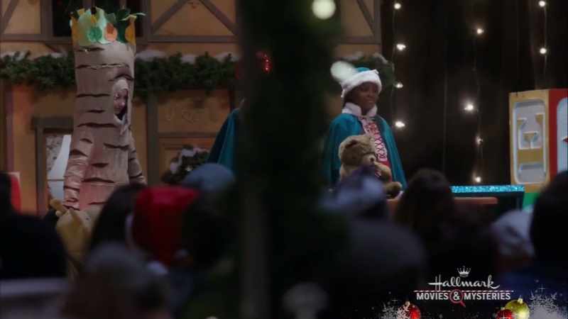 Christmas Eve is almost here, but we have a big problem!