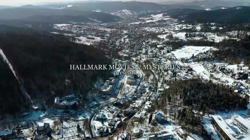 [Christmas instrumental music]