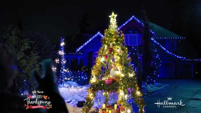 (christmas melody continues)
