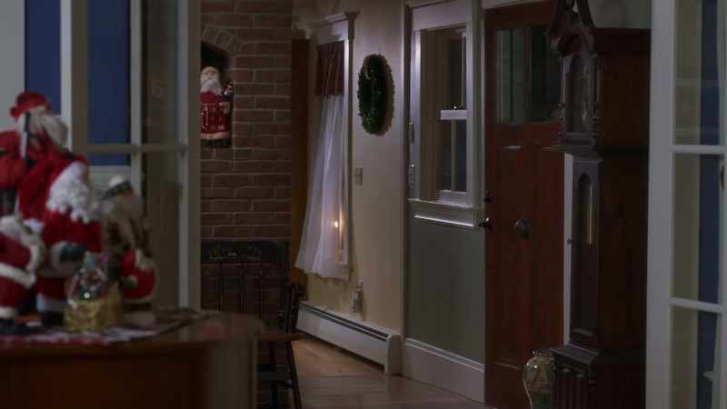 [chuckles] -[knocking]