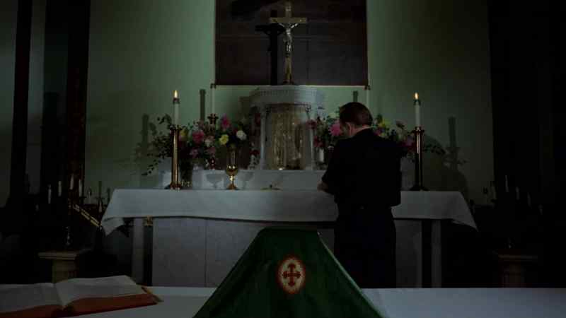 (church organ music)