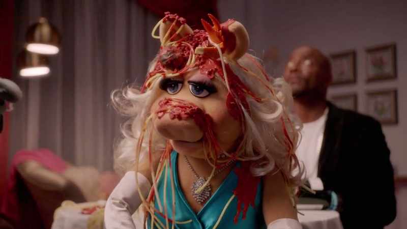 (CLAPS) -(MISS PIGGY GROANS)