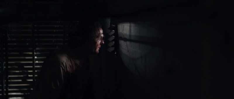 [clattering] -[grunts]