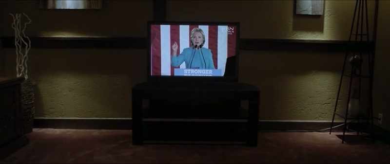Clinton has a slight lead