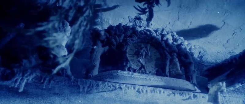 Clock Mortal world turned to ice