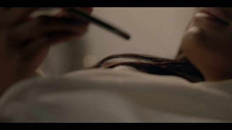 Close your eyes. - Okay