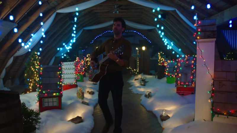 �� Come let us adore him, ♪