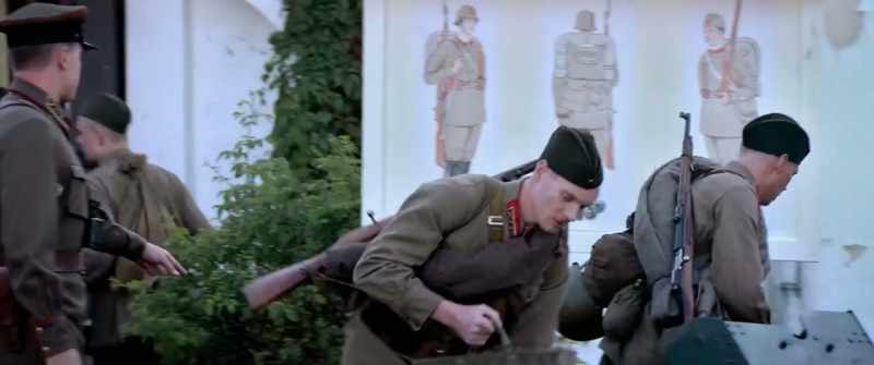 Come on, boys, get moving! Get that gun hooked up, quick!