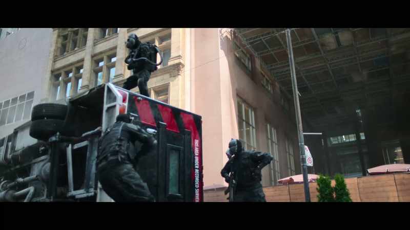 Come on, boys! Let's blow this shit! -[robber 2] Come on! Come on!